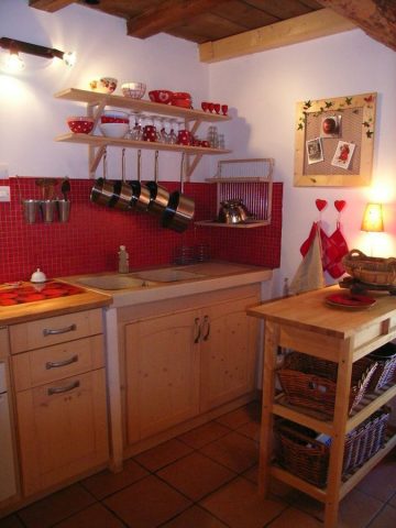 cozy kitchen of the apartment “elves” in Venosc