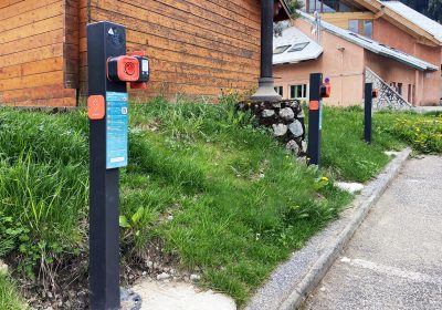 Electric vehicle charging station