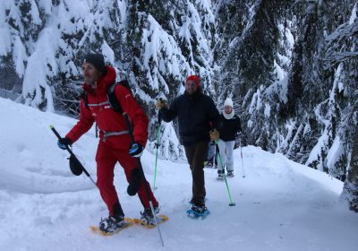 Snowshoe outing “Les Sagnes” On the trail of the dahuts with the ESF