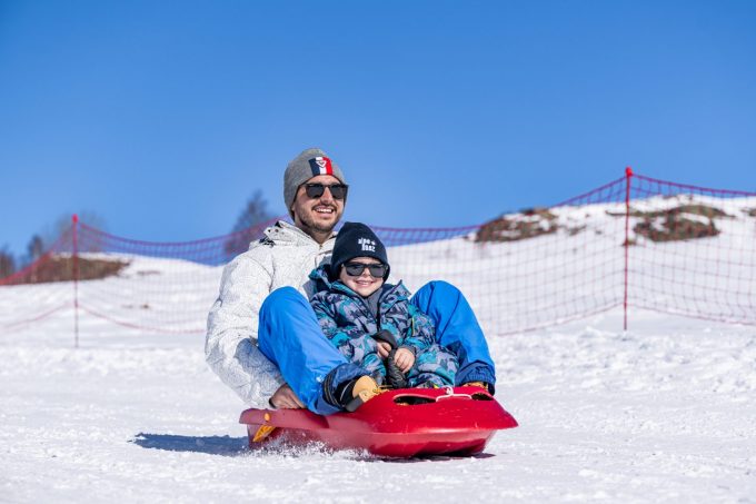 Family sledging Alpe d’huez