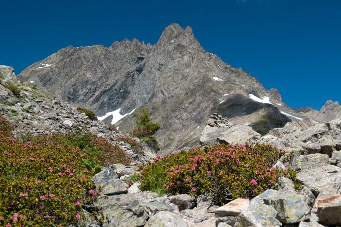 Lac de Belledonne (by the Chazeau hut) – Hiking_Allemond