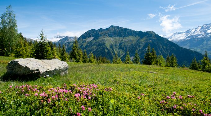 Lac de Belledonne (by the Chazeau hut) – Hiking_Allemond