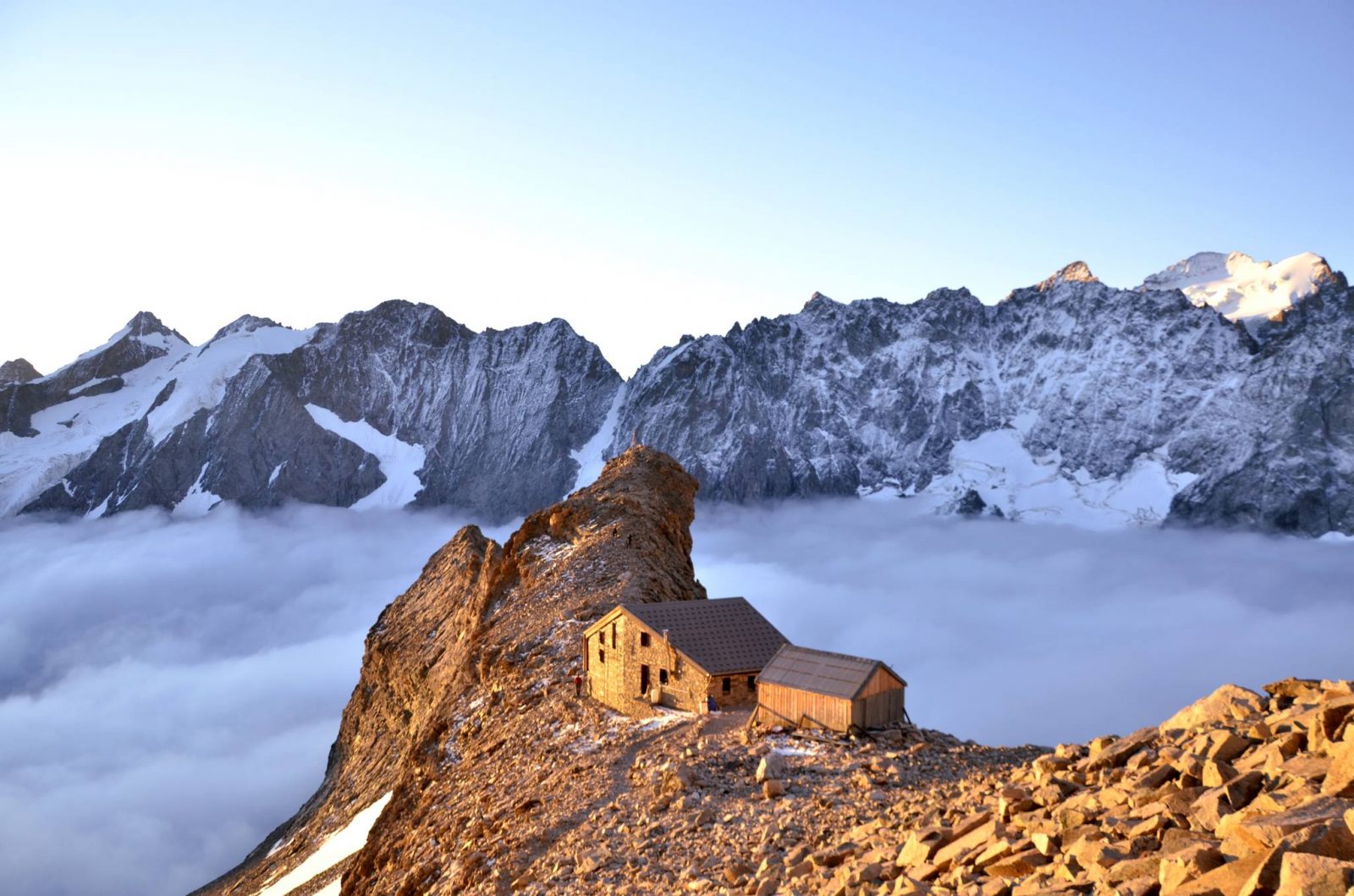 batería Deudor chorro Refuge Adèle Planchard - Villar d'Arene - Mountain hut in the Alps en Oisans